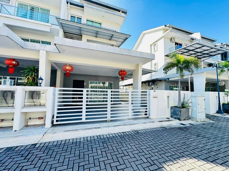 3 Storey Terrace House @ Bukit Kecil Residence, Song Ban Kheng - 1