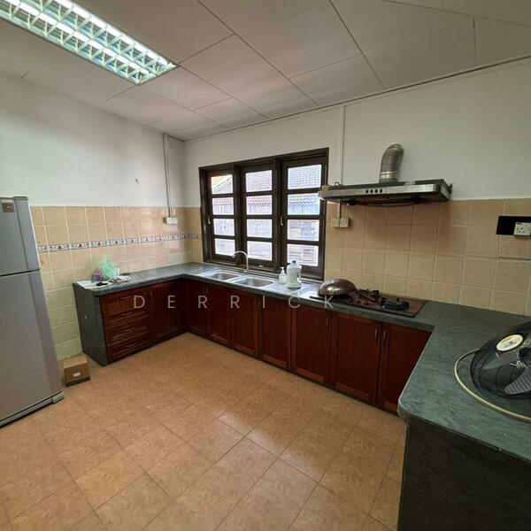 2.5 STOREY SEMI D FOR SALE AT BATU UBAN GOOD CONDITION - 2