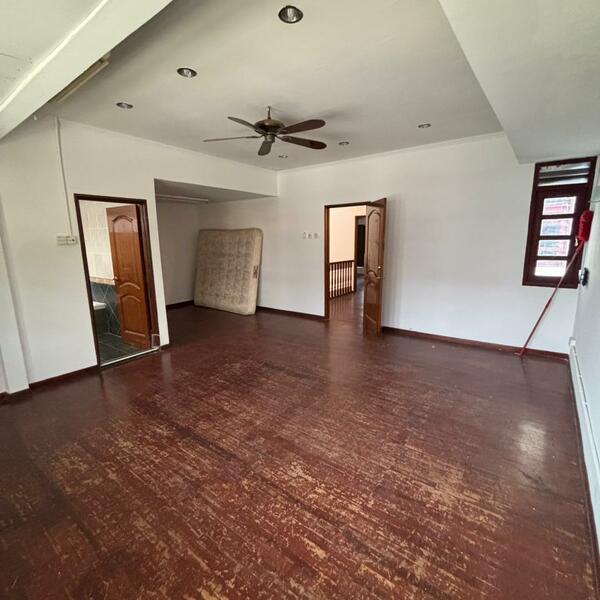 2.5 STOREY SEMI D FOR SALE AT BATU UBAN GOOD CONDITION - 3