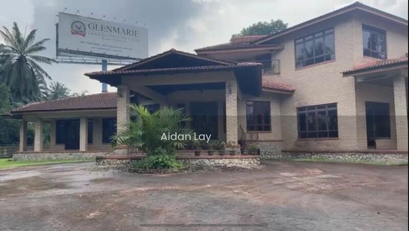 Bungalow at Taman Glenmarie - 2