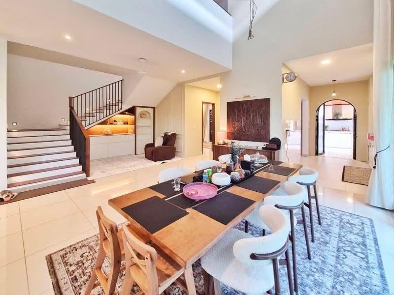 The Eighth, Elmina Green - 1