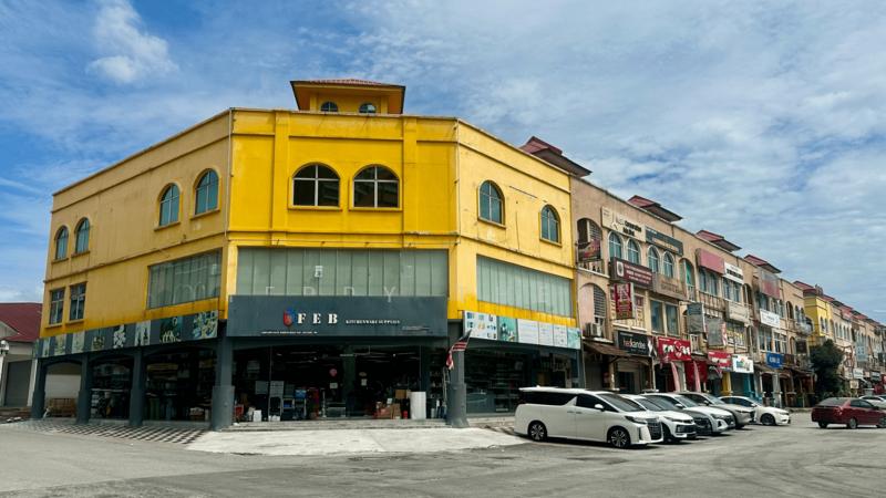 Corner Shop @ Bandar Puteri , Value Buy & Renovated Unit - 1