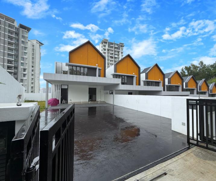 KL East : East 57 - 3