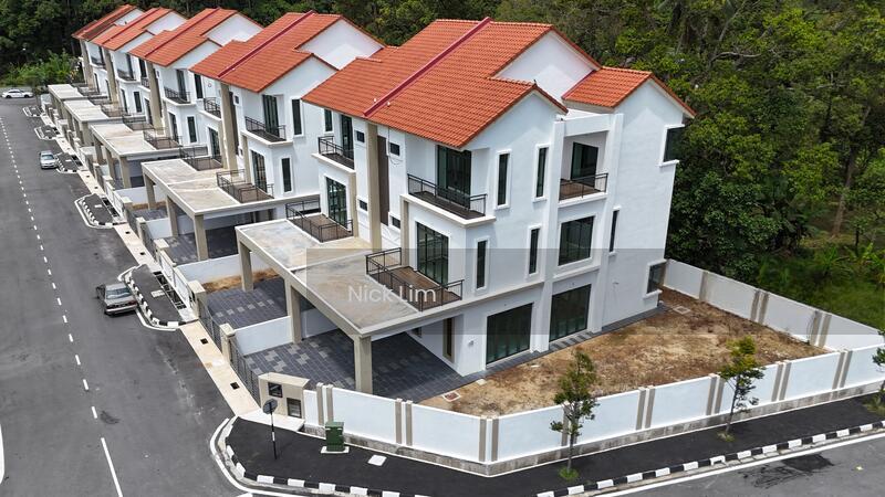 Corner 3 Storey Semi D @ Balik Pulau - 1