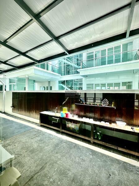 Vermont Villa 3-Storey Bungalow on Jalan Barnett in George Town. - 3