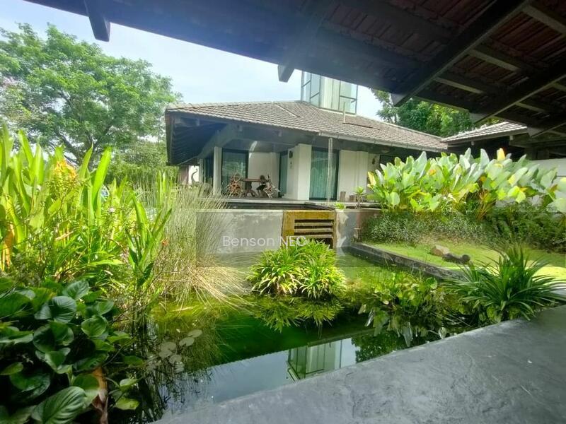 Bungalow at ledang height - 2
