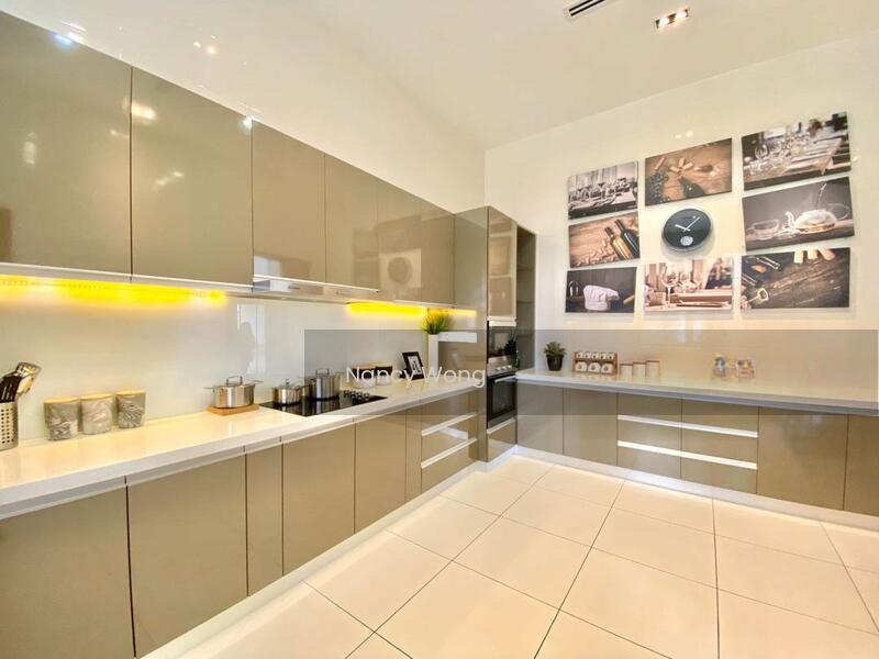 Sendayan Bungalow 7800sqftSwimming Pool Fit FOR Retirement Only RM620k - 4