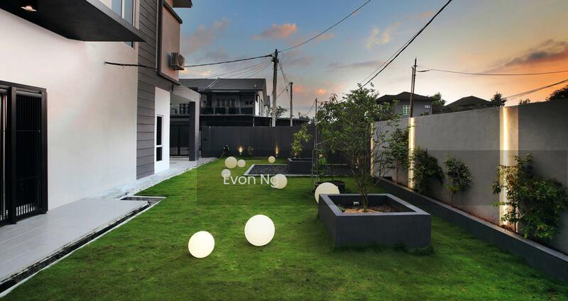 Seremban 2 South!! Corner Bumi Rm650k!! full loan - 2