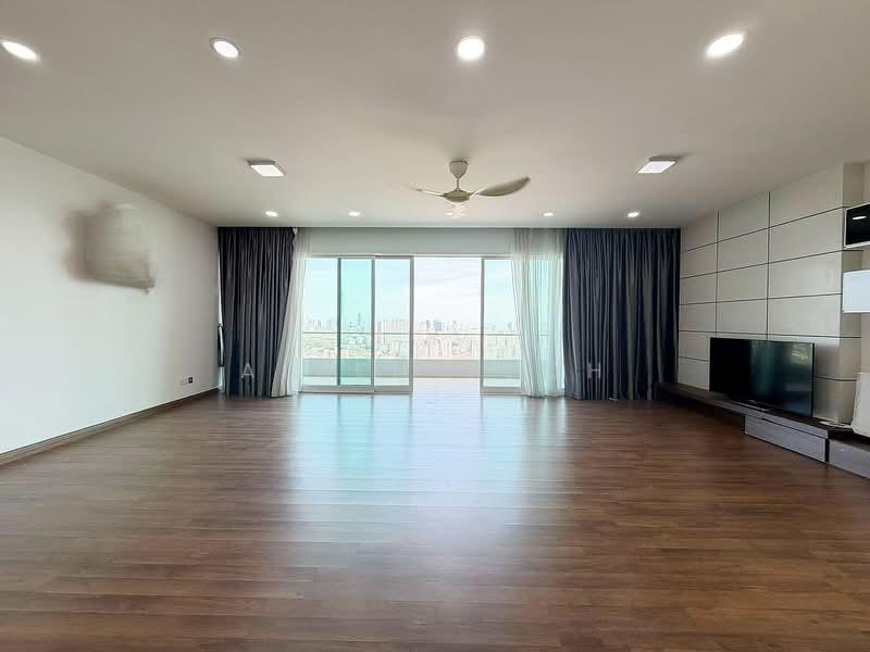 Central Park condominium - 4