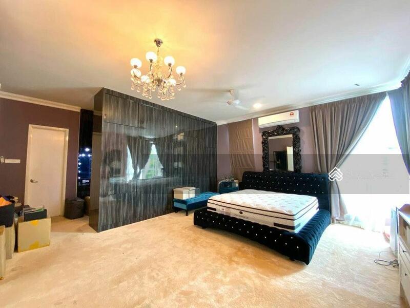 Bungalow at Seri Kembangan - 4