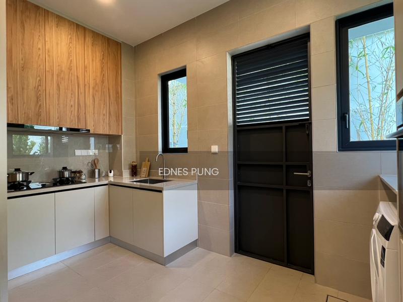 Semi-D house at Bukit Serdang - 4