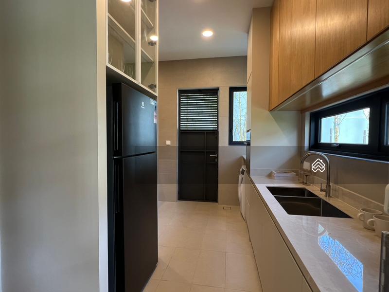 Semi-D house at Bukit Serdang - 3