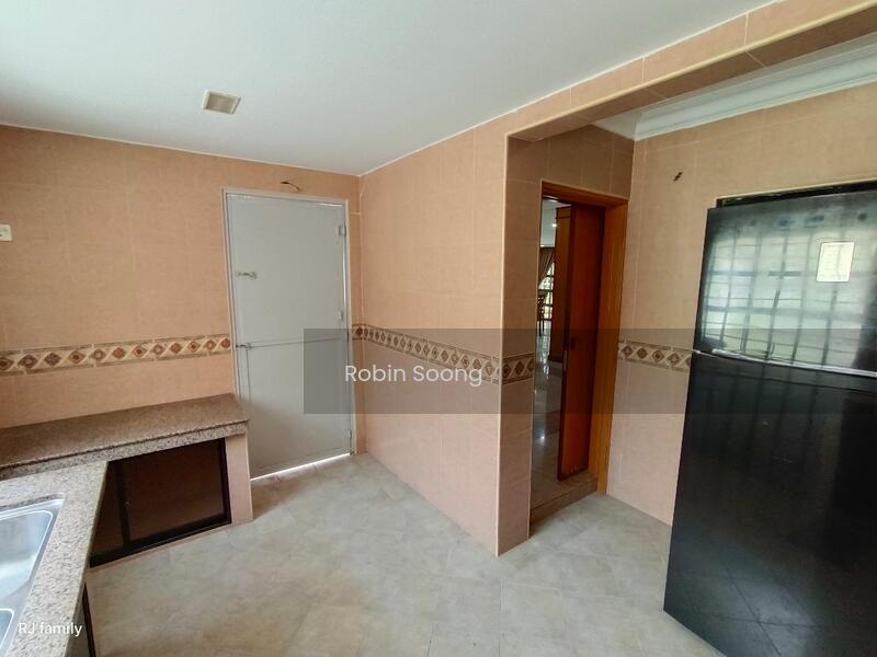 Semi-D house at Ayer Keroh - 4