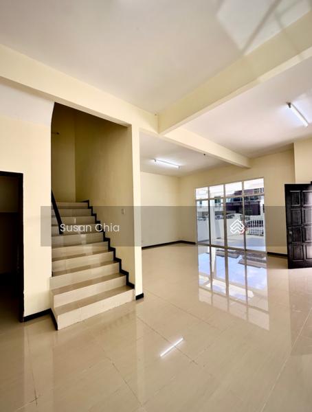 Semi-D house at Teluk Kumbar - 5