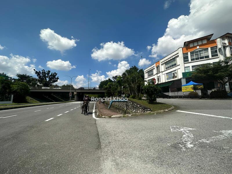 Shop-office at USJ - 2