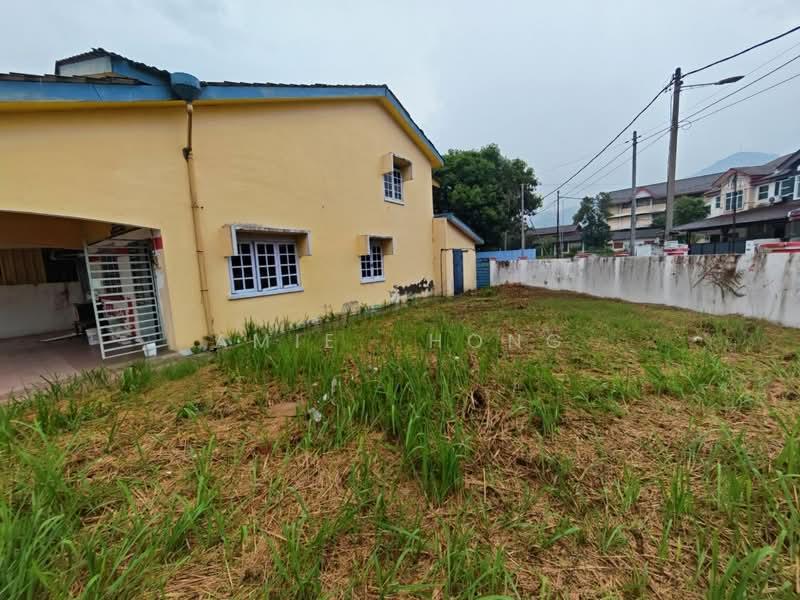 Menglembu 1.5 Storey Corner House Fully Extended For Sale - 2