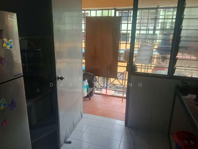 Lily & Jasmine Apartment - 2