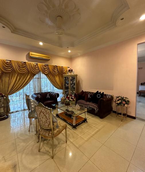 Bungalow at Seksyen 11 - 3