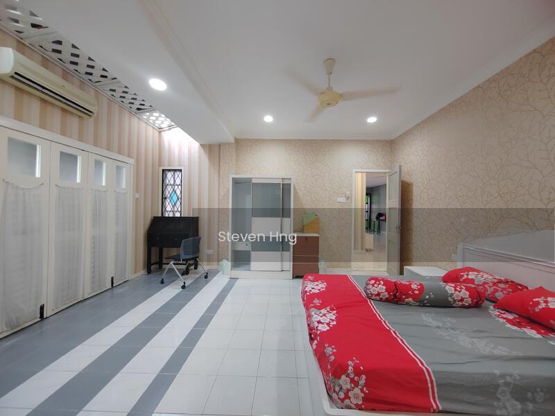 Double storey bungalow Tanjung Bunga - 4