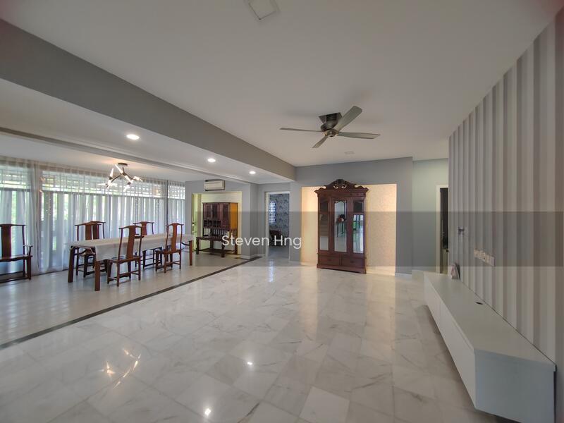 Double storey bungalow Tanjung Bunga - 1