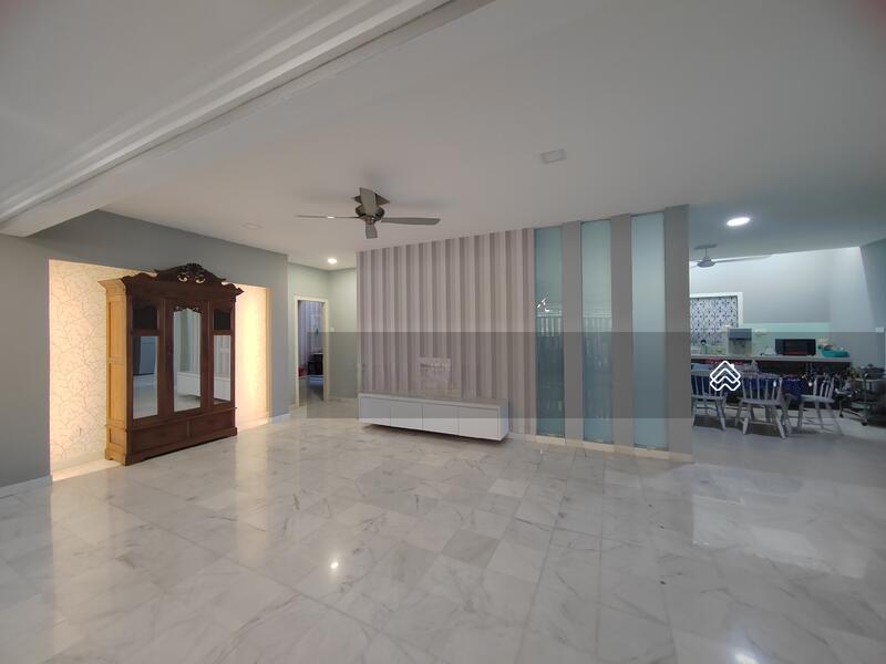 Double storey bungalow Tanjung Bunga - 2