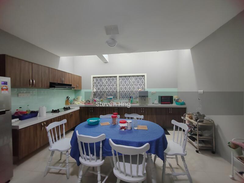 Double storey bungalow Tanjung Bunga - 3