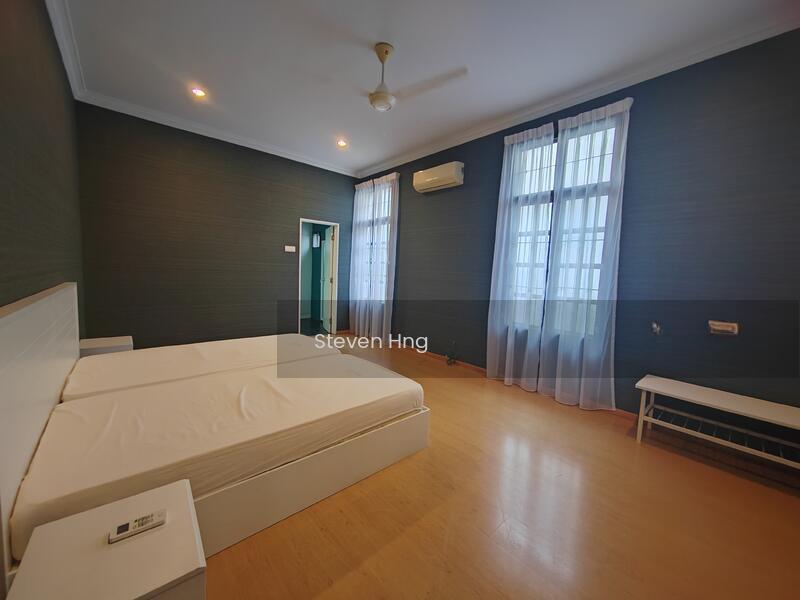 Double storey bungalow Tanjung Bunga - 5