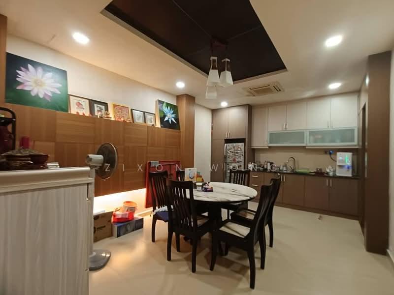 2.5 storey cluster @ Taman Mount Austin height - 2