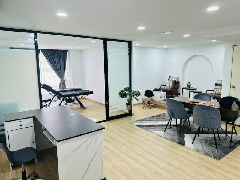 8% Roi Freehold Shop/House Fronting Main Road - 3