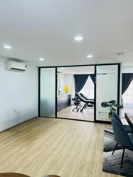 8% Roi Freehold Shop/House Fronting Main Road - 2