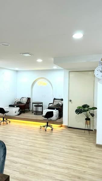 8% Roi Freehold Shop/House Fronting Main Road - 4