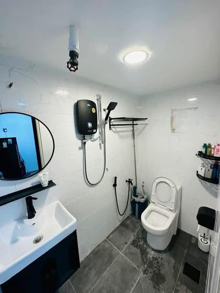 8% Roi Freehold Shop/House Fronting Main Road - 5