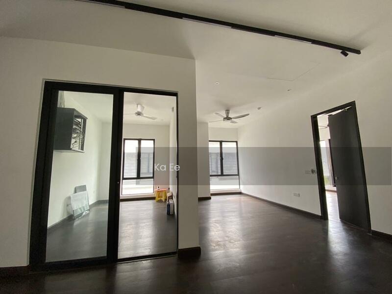 City of Elmina : Reesia - 4