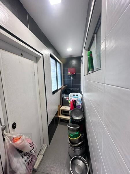 Super Value Buy Partially Renovated 3 Sty Taman Suria Port Klang - 2