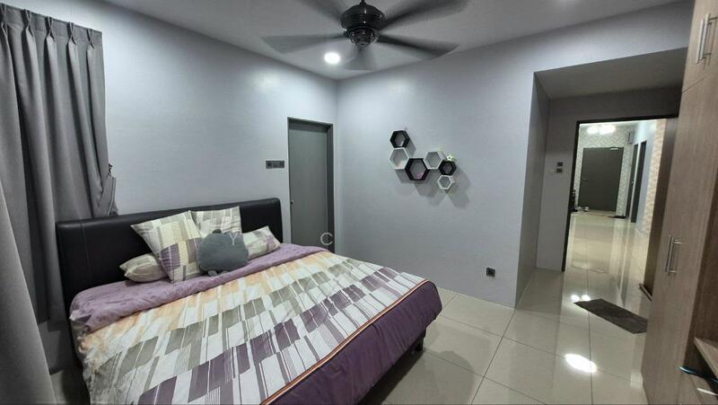 Manhattan Condominium - 5