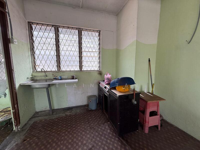 Flat Taman Ungku Tun Aminah - 4