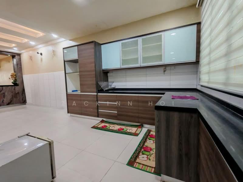 Fully Renovated & Partially Furnished 2 Sty Armaya@Bandar Botanic Klang - 3