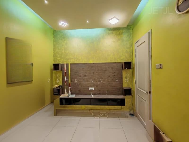 Fully Renovated & Partially Furnished 2 Sty Armaya@Bandar Botanic Klang - 2