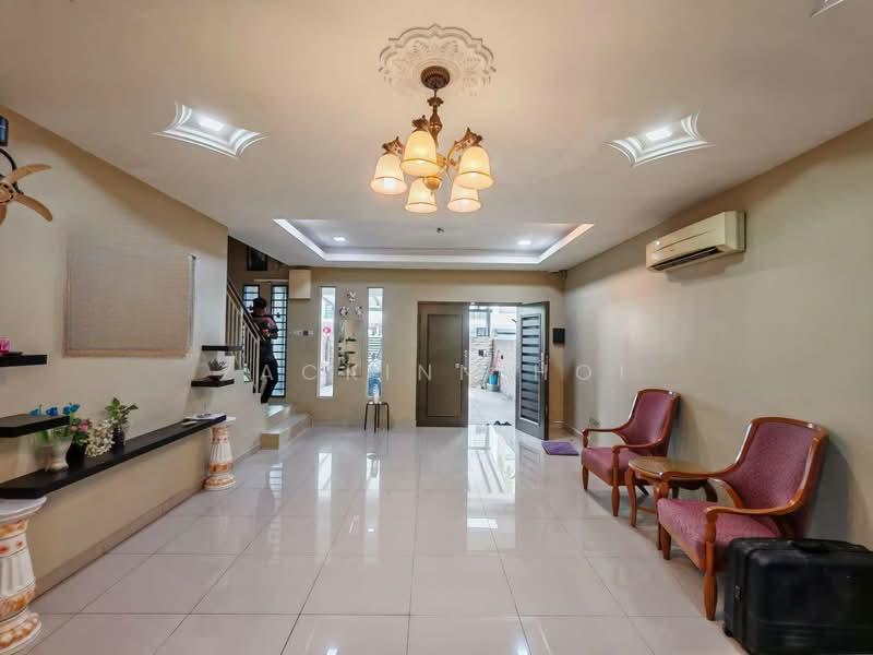 Fully Renovated & Partially Furnished 2 Sty Armaya@Bandar Botanic Klang - 1