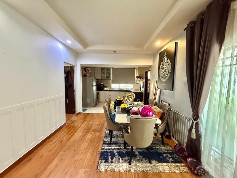 Taman Pinggiran Putra - 4