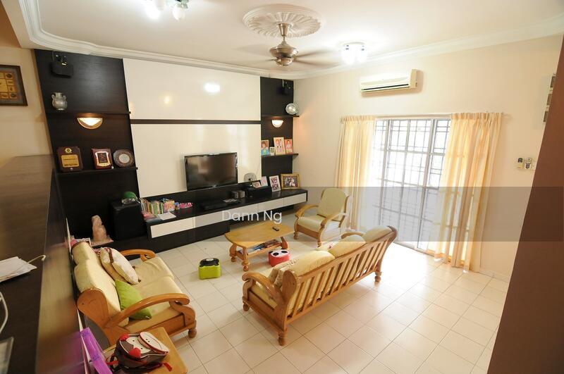 FREEHOLD 2 and Half Storey CORNER lot 47x60 Strategic Location in CHERAS - 4