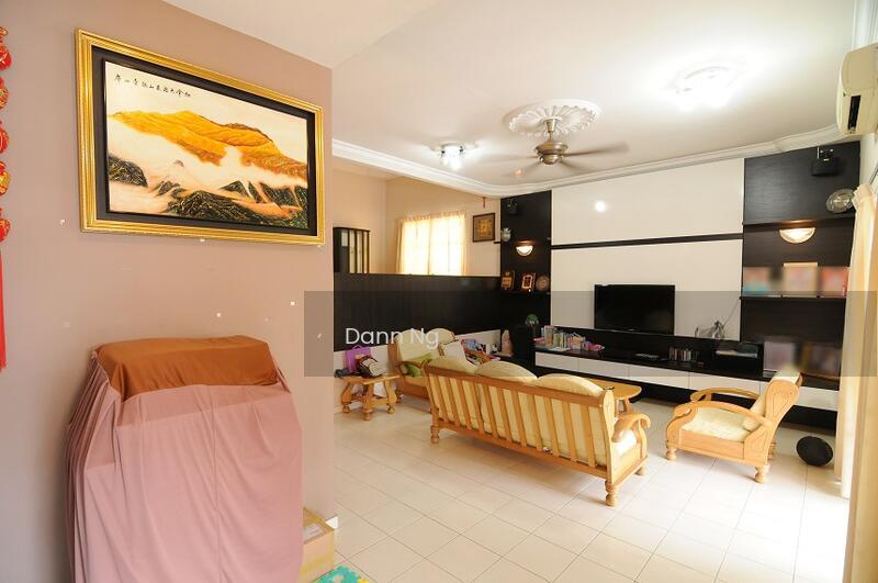 FREEHOLD 2 and Half Storey CORNER lot 47x60 Strategic Location in CHERAS - 3