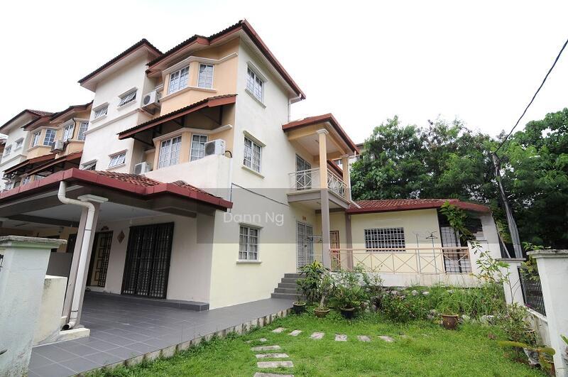 FREEHOLD 2 and Half Storey CORNER lot 47x60 Strategic Location in CHERAS - 1