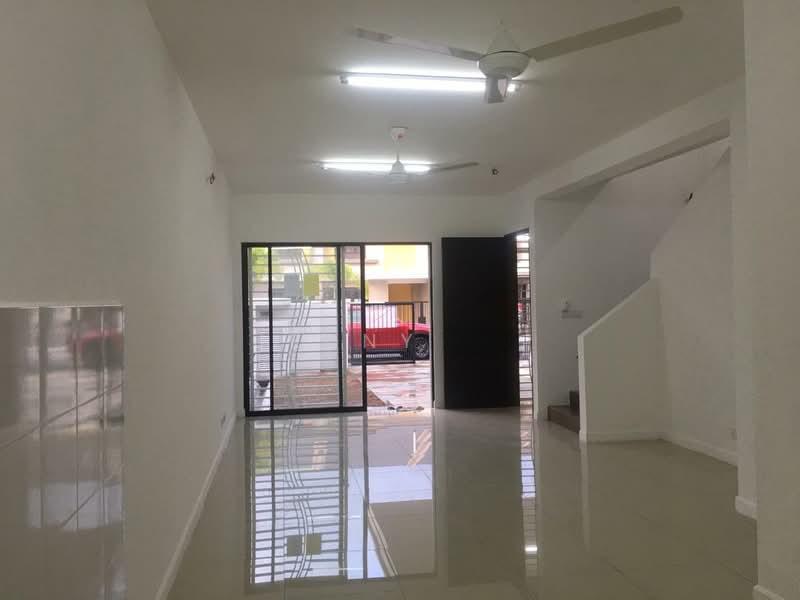 Freehold 2 Sty House at Bdr Mahkota Banting - 2