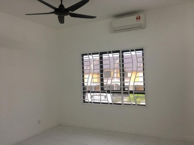 Freehold 2 Sty House at Bdr Mahkota Banting - 4