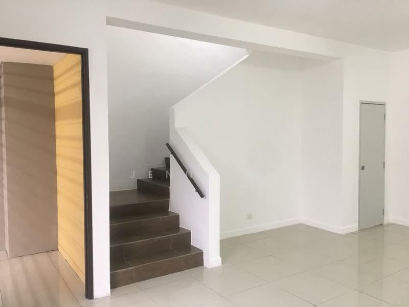 Freehold 2 Sty House at Bdr Mahkota Banting - 3