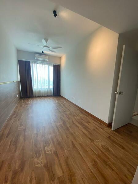 Kiara East - 4