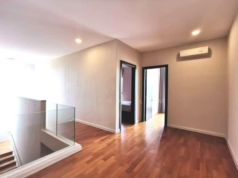 Noble Park Grand Pool Villas East Ledang - 2