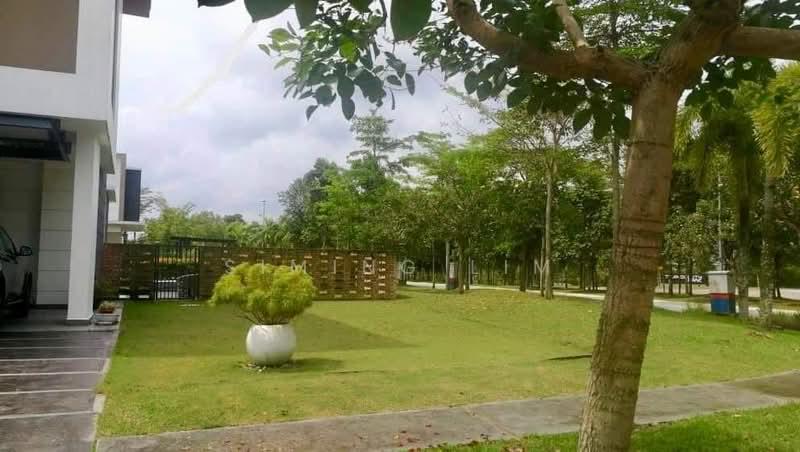 Noble Park Grand Pool Villas East Ledang - 1