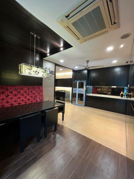 Austin Perdana Austins Perdanas - 4